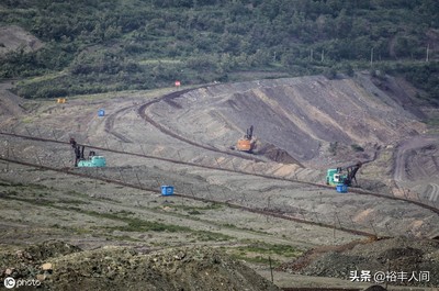 資源枯竭的&ldquo;亞洲最大礦坑&rdquo;,曾是&ldquo;搖錢(qián)樹(shù)&rdquo;,如今變成深溝險(xiǎn)壑